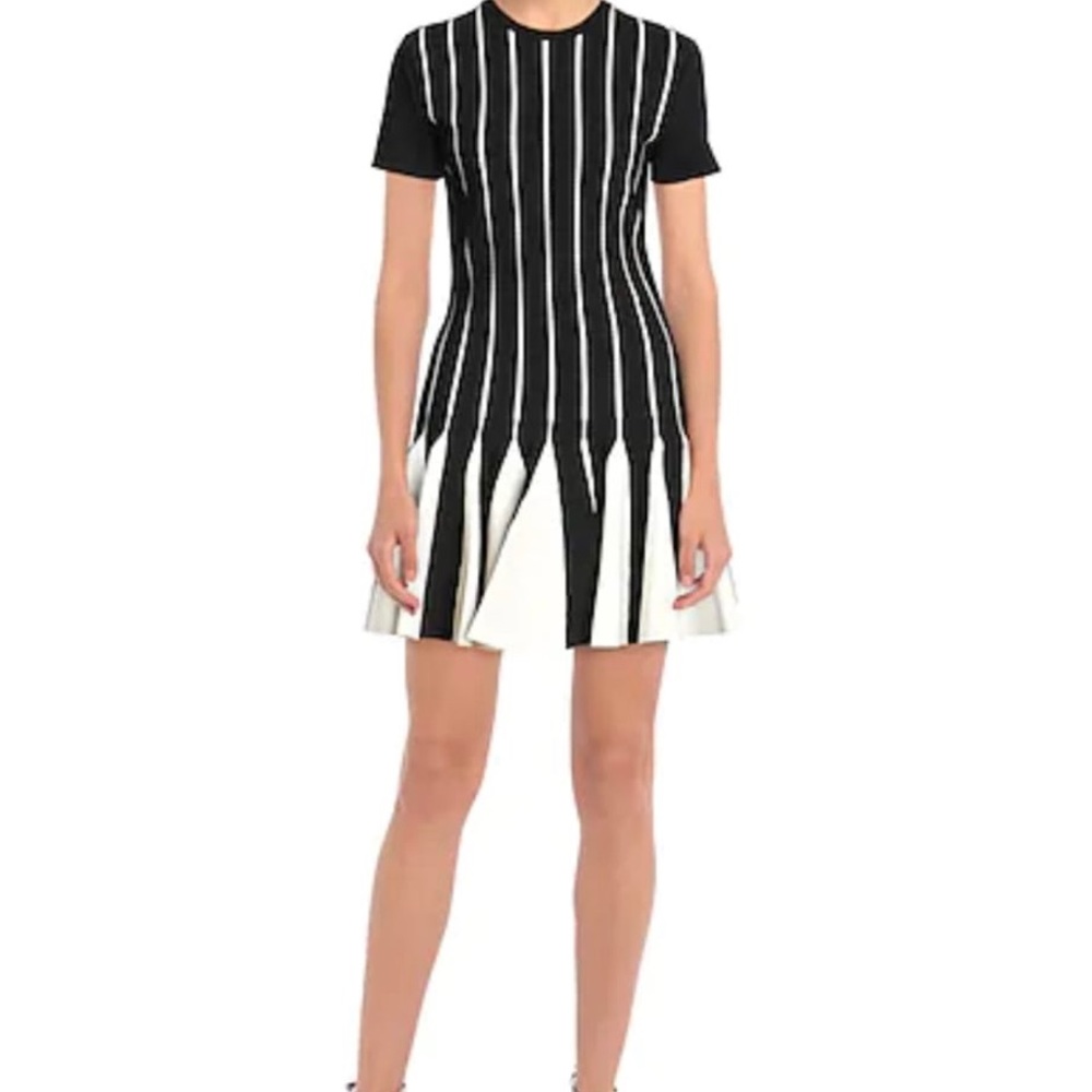 Weekend sale ⭐️⭐️⭐️ VALENTINO black and white dress - Picture 12 of 14